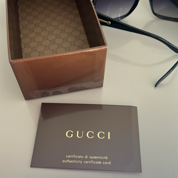 Iconic Round Gucci GG 3132/S Sunglasses - Picture 2 of 8